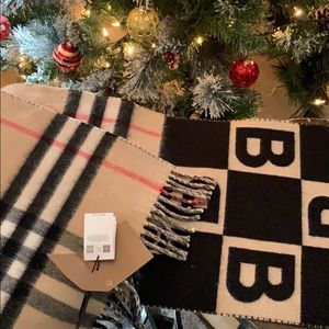 **SOLD**Burberry scarf